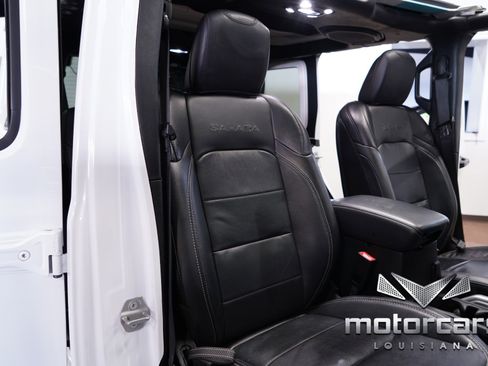 Used 2020 Jeep Wrangler Unlimited Sahara image 32