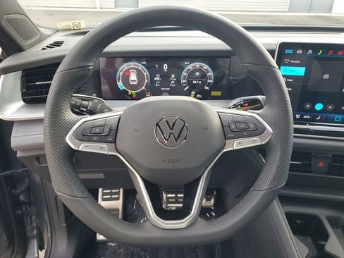 New 2026 Volkswagen Tiguan SE R-Line FWD image 20