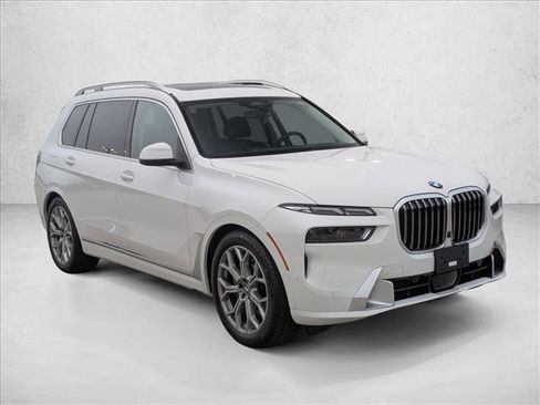 Used 2024 BMW X7 xDrive40i w/ Premium Package image 3