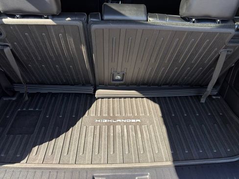 Used 2021 Toyota Highlander Platinum AWD/4WD image 19