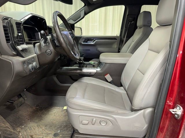 Used 2025 Chevrolet Silverado 1500 LTZ AWD/4WD image 17