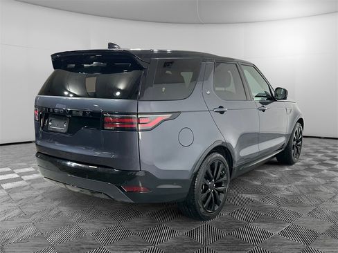 Used 2024 Land Rover Discovery Dynamic SE image 3