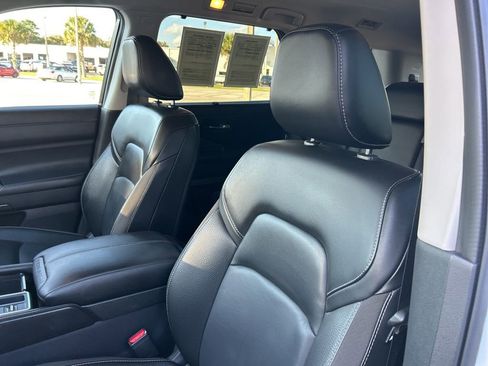 Used 2024 Nissan Pathfinder SL image 25
