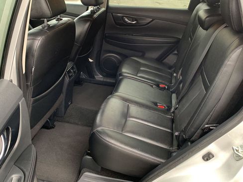 Used 2019 Nissan Rogue SL w/ Premium Package image 28