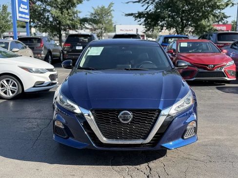 Used 2022 Nissan Altima 2.0 SR FWD image 2