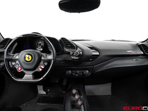 Used 2019 Ferrari 488 Pista Coupe RWD image 32