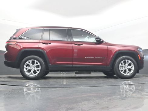 Used 2023 Jeep Grand Cherokee Limited AWD/4WD image 31