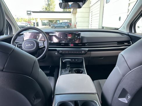 New 2026 Kia Carnival FWD image 14
