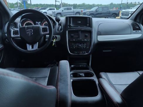 Used 2013 Dodge Grand Caravan R/T w/ Driver Convenience Group FWD image 13