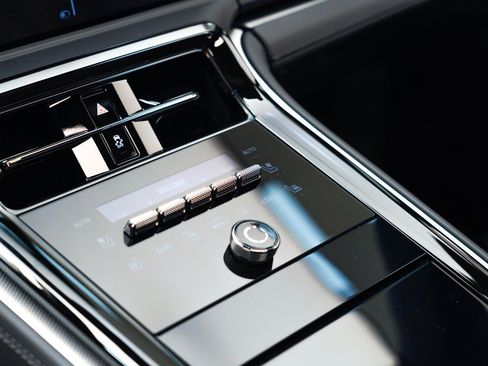 Certified 2026 Porsche Panamera image 26