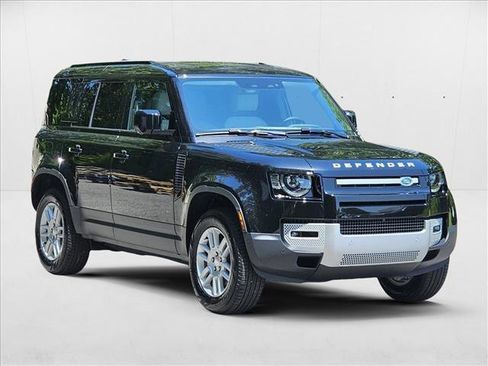 New 2025 Land Rover Defender 110 S image 7