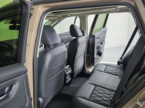 New 2025 Nissan Rogue Platinum w/ Platinum Premium Package image 24