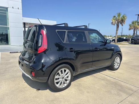 Used 2019 Kia Soul + FWD image 7