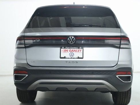 Used 2025 Volkswagen Taos SE image 43