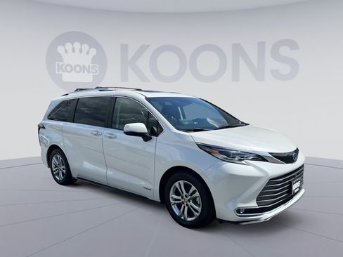 Used 2021 Toyota Sienna Platinum AWD/4WD image 10