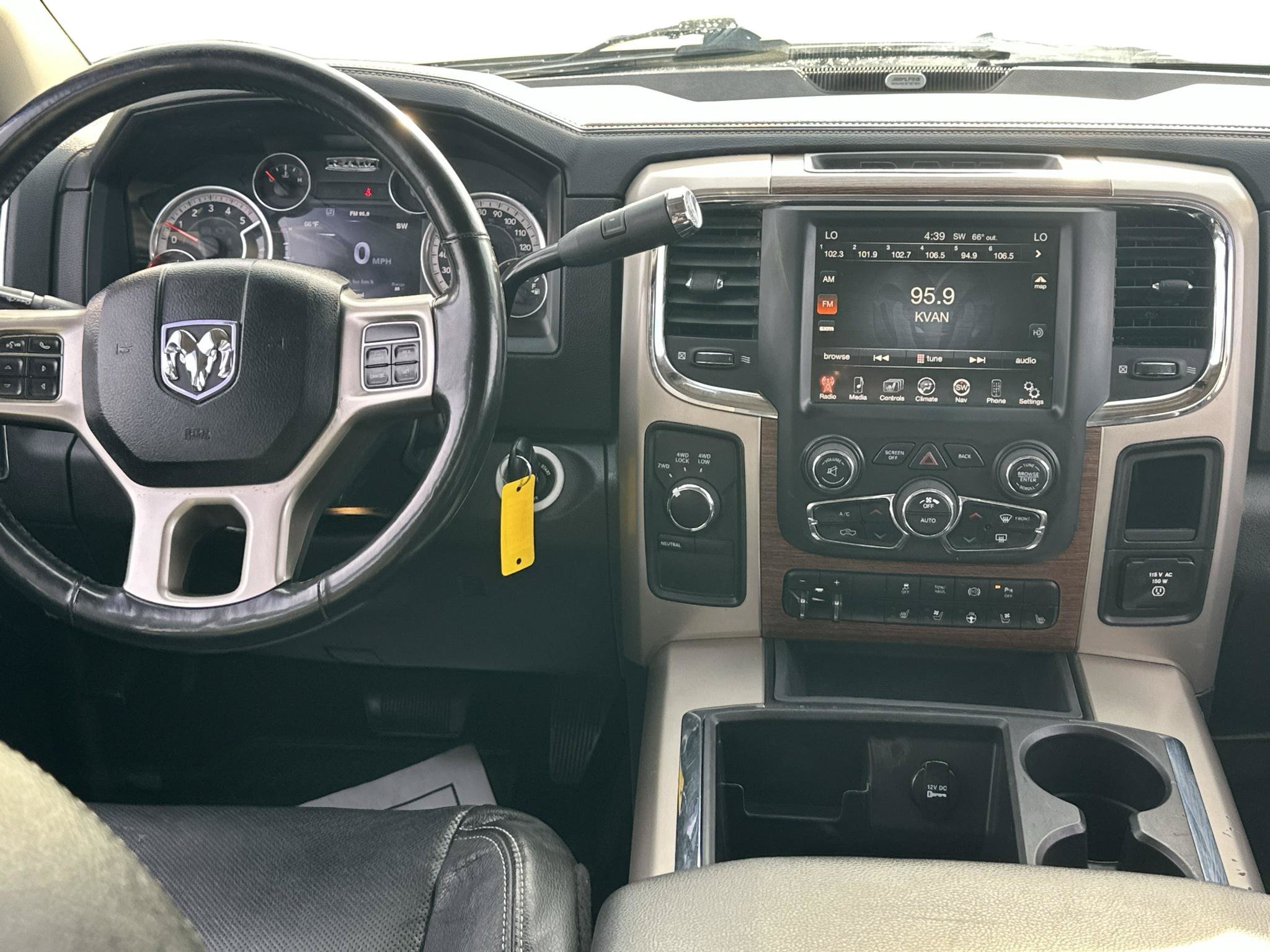 Used 2014 RAM 3500 Laramie w/ Convenience Group AWD/4WD image 7