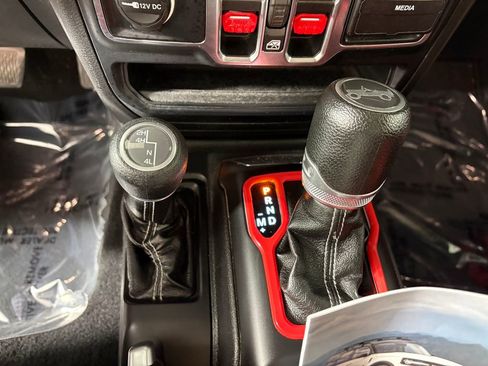 Used 2019 Jeep Wrangler Unlimited Sahara AWD/4WD image 20