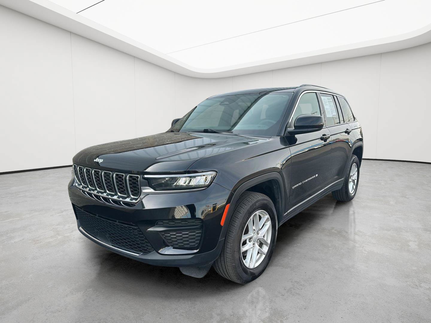 Used 2025 Jeep Grand Cherokee Laredo X w/ Luxury Tech Group I AWD/4WD image 35
