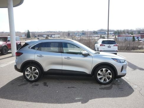Certified 2024 Ford Escape Platinum AWD/4WD image 4