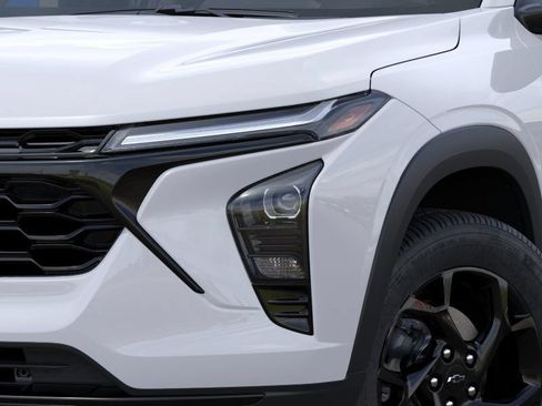New 2026 Chevrolet Trax LT w/ Midnight Edition FWD image 16
