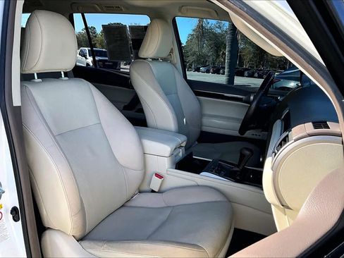 Used 2018 Lexus GX 460 Premium w/ Premium Package image 9