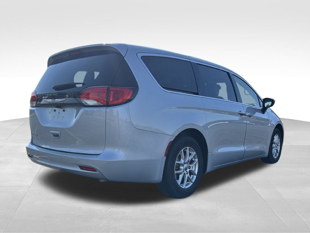 Used 2024 Chrysler Voyager LX FWD image 6