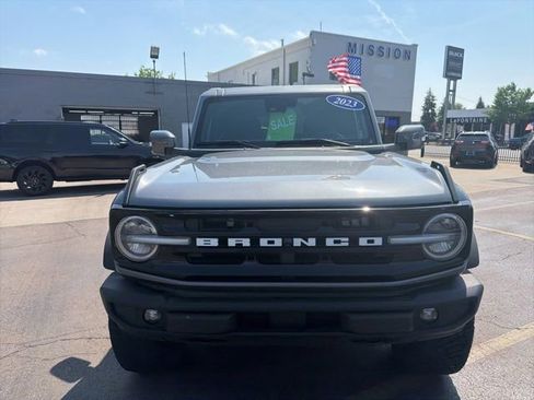 Used 2023 Ford Bronco Outer Banks w/ Sasquatch Package AWD/4WD image 2
