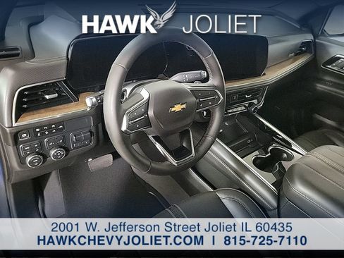 Used 2025 Chevrolet Tahoe High Country AWD/4WD image 12