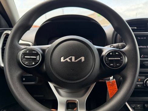 Used 2023 Kia Soul LX w/ LX Technology Package FWD image 17