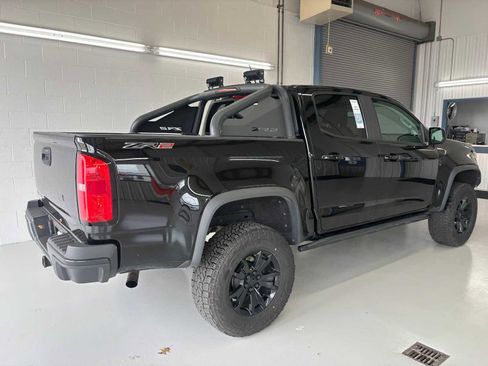 Used 2018 Chevrolet Colorado ZR2 w/ ZR2 Midnight Special Edition AWD/4WD image 9