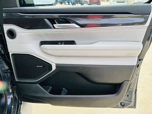 Used 2024 Jeep Wagoneer L 4WD w/ HD Trailer Tow Package image 35