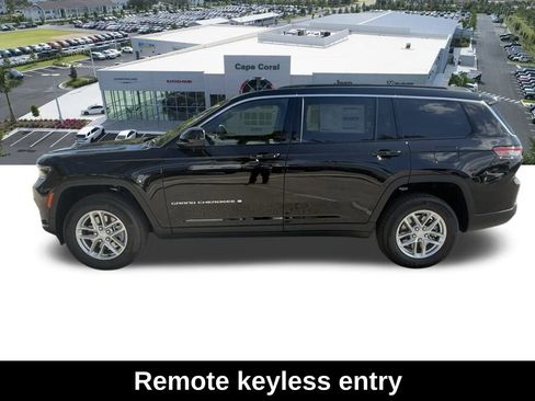 New 2025 Jeep Grand Cherokee L Laredo image 8