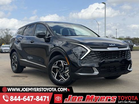 Used 2025 Kia Sportage LX image 2