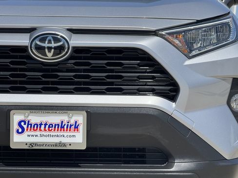 Used 2019 Toyota RAV4 XLE w/ Convenience Package FWD image 9