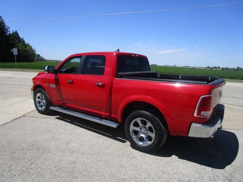Used 2017 RAM 1500 Laramie AWD/4WD image 3