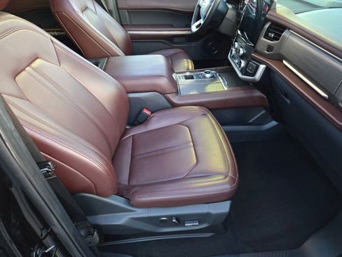 Used 2024 Ford Expedition Limited image 6