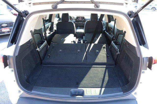 Certified 2025 Nissan Pathfinder SV w/ SV Premium Package FWD image 7