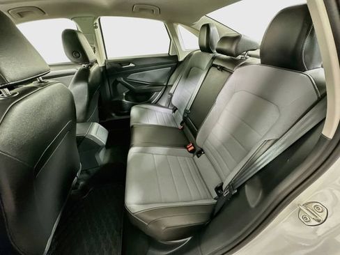 Used 2025 Volkswagen Jetta SE w/ Sunroof Package FWD image 24
