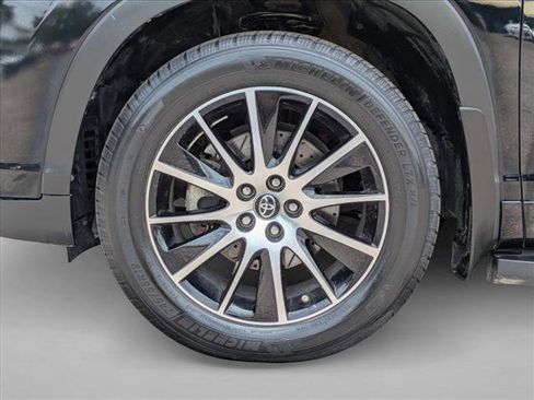 Used 2017 Toyota Highlander SE FWD image 23