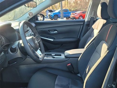Used 2025 Nissan Sentra SR image 10