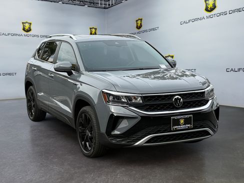 Used 2022 Volkswagen Taos SE w/ Panoramic Sunroof Package image 7