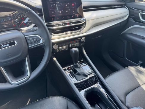 Used 2025 Jeep Compass Limited AWD/4WD image 37