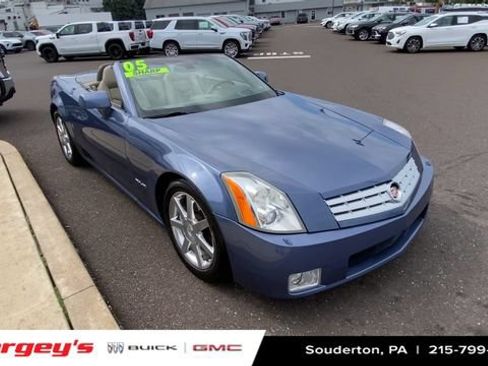 Used 2005 Cadillac XLR RWD image 2