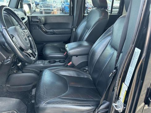 Used 2015 Jeep Wrangler Unlimited Sahara image 19