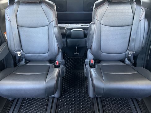 Used 2025 Toyota Sienna XSE AWD/4WD image 14