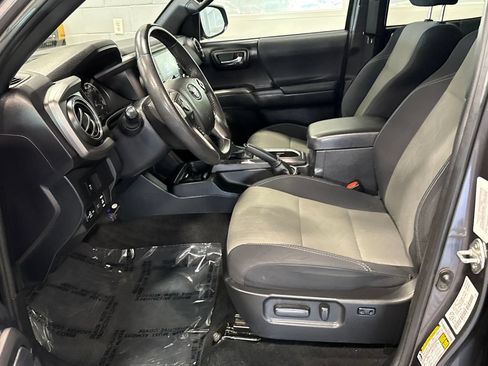 Used 2021 Toyota Tacoma TRD Sport AWD/4WD image 6