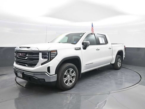 Used 2024 GMC Sierra 1500 SLT AWD/4WD image 4