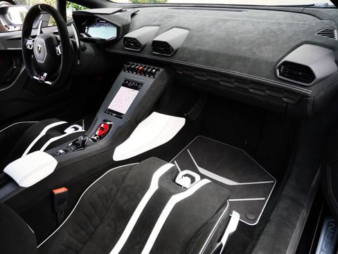 Used 2023 Lamborghini Huracan STO RWD image 7