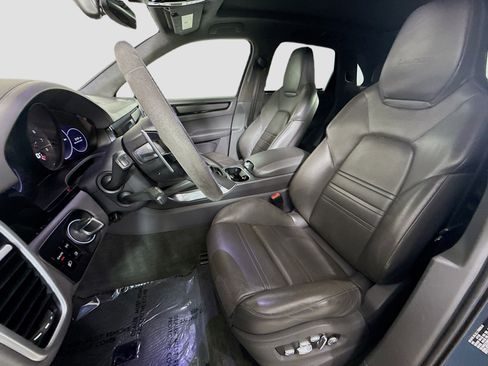 Used 2019 Porsche Cayenne Turbo image 20