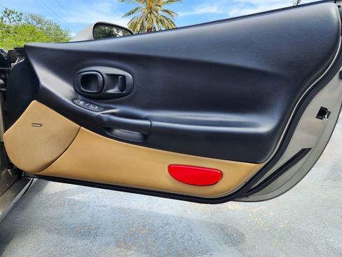 Used 1998 Chevrolet Corvette Convertible w/ Memory Pkg image 25